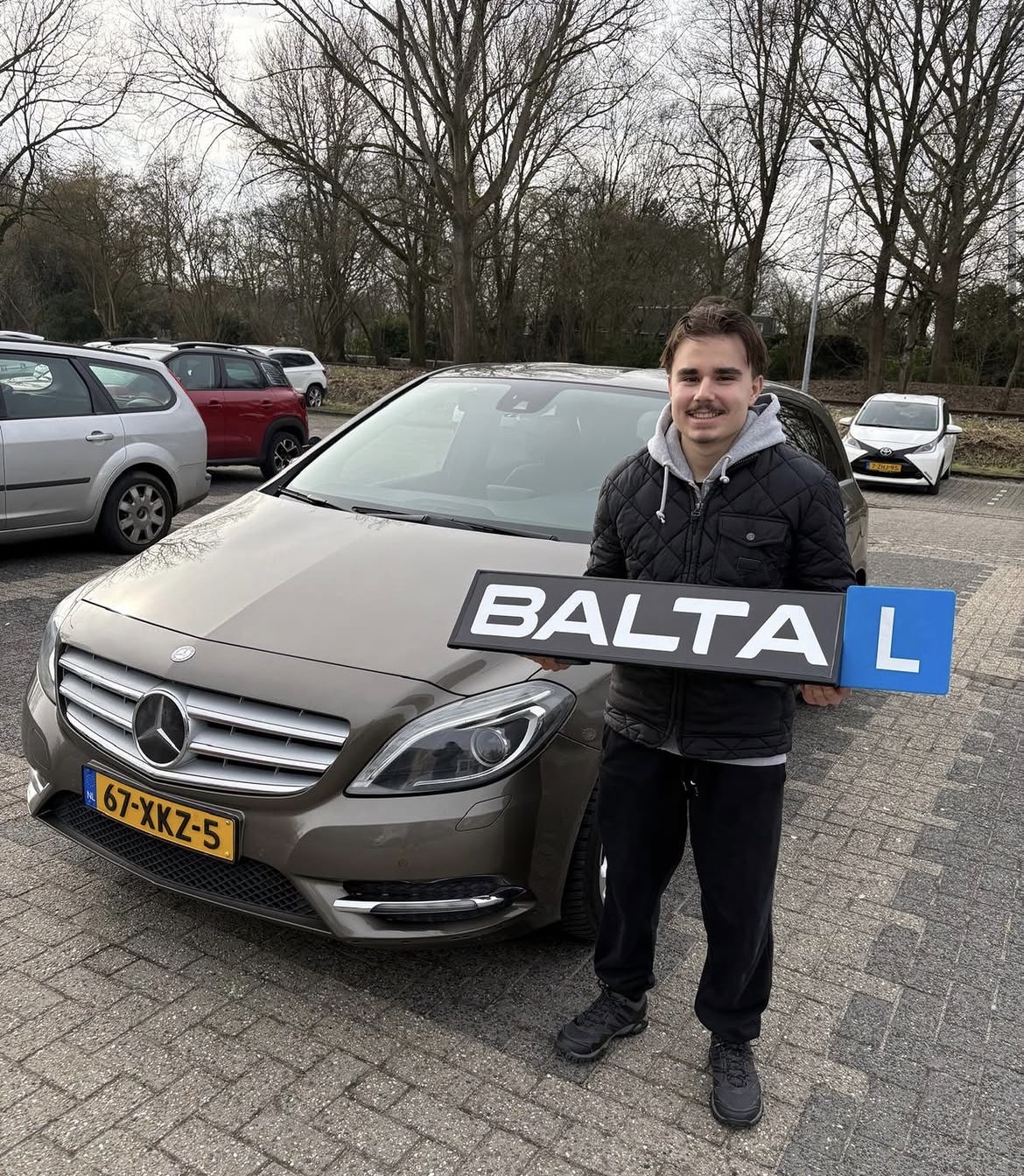 Daniël geslaagd voor het rijbewijs bij Rijschool Balta Hoorn