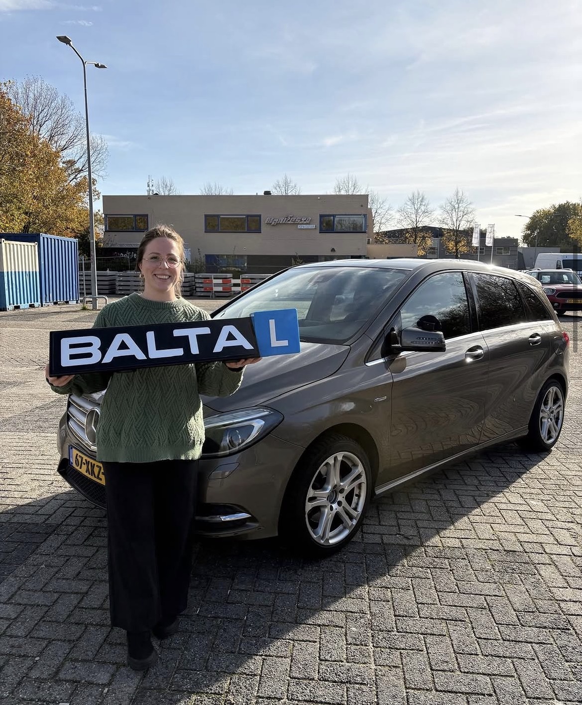 Lisa geslaagd voor het rijbewijs bij Rijschool Balta Hoorn